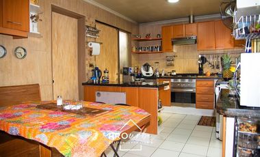 Casa en Venta en Bajó de precio, cercana al metro Los Dominicos.
