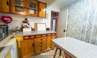 Casa en Venta en Bajó de precio, cercana al metro Los Dominicos. Seguridad.