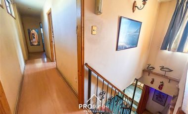 Casa en Venta en Bajó de precio, cercana al metro Los Dominicos. Seguridad.