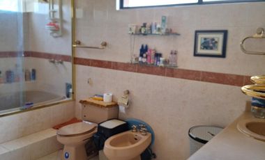 Casa en venta de 4 dormitorios, Urb. Terranova, sector UEES, Vía Samborondón