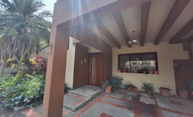 Casa en venta de 4 dormitorios, Urb. Terranova, sector UEES, Vía Samborondón