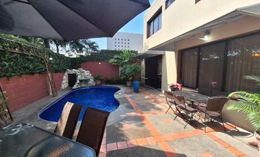 Casa en venta de 4 dormitorios, Urb. Terranova, sector UEES, Vía Samborondón