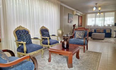 Casa en venta de 4 dormitorios, Urb. Terranova, sector UEES, Vía Samborondón