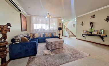 Casa en venta de 4 dormitorios, Urb. Terranova, sector UEES, Vía Samborondón