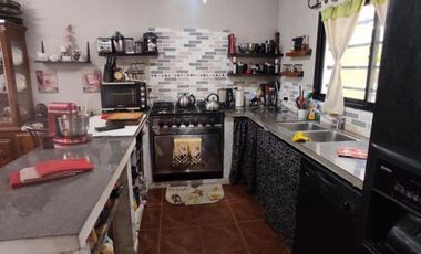 CASA EN VENTA 4 AMBIENTES C/QUINCHO EN BERAZATEGUI