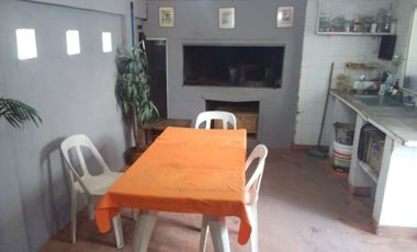 CASA EN VENTA 4 AMBIENTES C/QUINCHO EN BERAZATEGUI