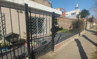 VENTA DE 2 CASAS DE 3AMB C/U EN MISMO LOTE  LOMAS