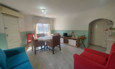 VENTA DE 2 CASAS DE 3AMB C/U EN MISMO LOTE  LOMAS