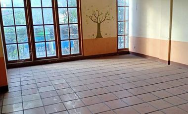 Gedung 3 lantai di Pusat Bisnis Ciputat Raya