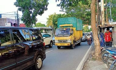 Gedung 3 lantai di Pusat Bisnis Ciputat Raya