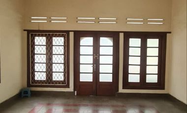 Rumah Belanda sayap Cipaganti Cihampelas dekat ayam goreng Suharti