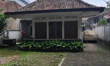 Rumah Belanda sayap Cipaganti Cihampelas dekat ayam goreng Suharti