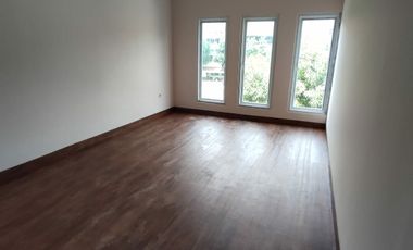 Dijual Murah Rumah 3 Lantai di Cempaka Putih