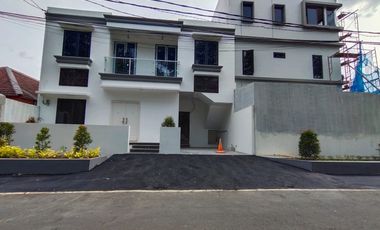 Rumah Murah 2 Lantai Lokasi Strategis Cempaka Putih