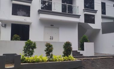 Rumah Murah 2 Lantai Lokasi Strategis Cempaka Putih