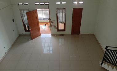 Rumah 6 Mnt ke Blu Plaza SHM Dibantu KPR Bebas Banjir J-33642