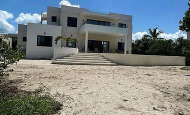 Casa AMUEBLADA frente al mar en venta – Sisal, Yucatán