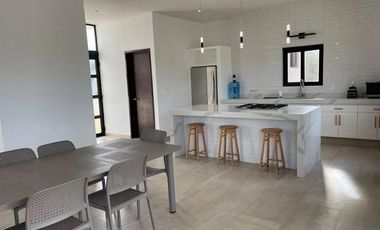 Casa AMUEBLADA frente al mar en venta – Sisal, Yucatán