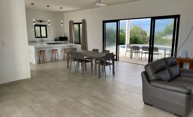 Casa AMUEBLADA frente al mar en venta – Sisal, Yucatán