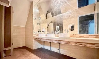 Local Comercial en Venta en Vitacura- La Llaveria