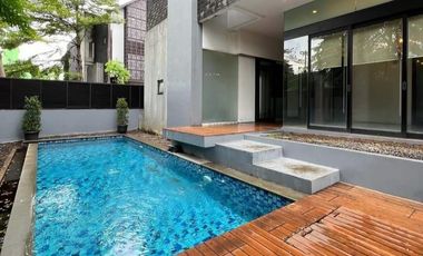 DIJUAL RUMAH  TOWN HOUSE  ON GATE 24 JAM KEAMANAAN  BANGKA - KEMANG