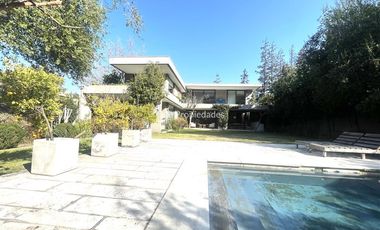 Casa en Arriendo en Elegante casa Mediterranea - Los Nogales