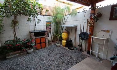 CASA EN BARRIO CONSOLIDADO Y SEGURO