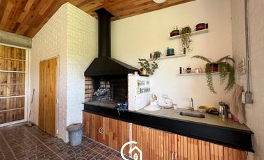 Casa en Venta de 3 Dormitorios en Barrio Piedras Blancas- Fernandez Oro