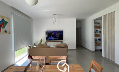 Casa en Venta de 3 Dormitorios en Barrio Piedras Blancas- Fernandez Oro