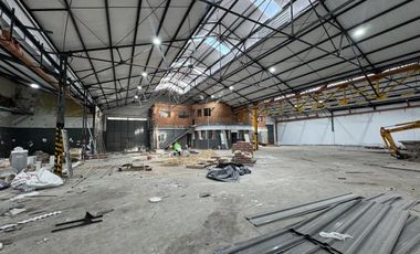 Galpón - Depósito de 1200 m2. en La Boca  - ALQUILER