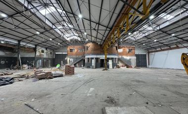 Galpón - Depósito de 1200 m2. en La Boca  - ALQUILER