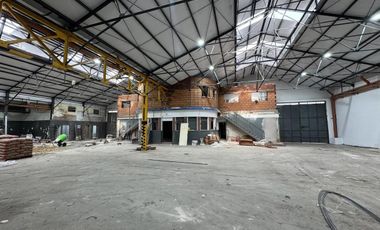 Galpón - Depósito de 1200 m2. en La Boca  - ALQUILER