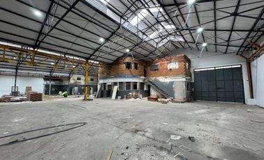Galpón - Depósito de 1200 m2. en La Boca  - ALQUILER
