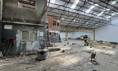 Galpón - Depósito de 1200 m2. en La Boca  - ALQUILER