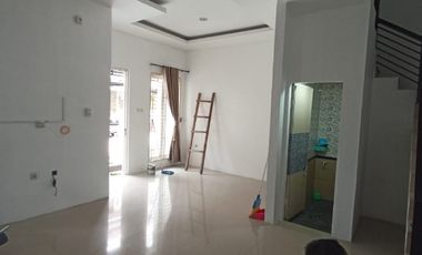 Dijual Rumah di Jl  Lokomotif samping perg. Kalam Kudus P.baru