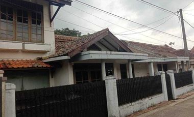 Jual Rumah dgn lingkungan yg nyaman baik utk keluarga.