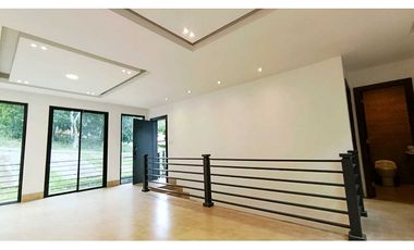 LAGO DE CAPEIRA CASA DE ESTRENO EN VENTA