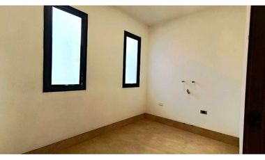 LAGO DE CAPEIRA CASA DE ESTRENO EN VENTA