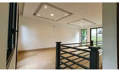 LAGO DE CAPEIRA CASA DE ESTRENO EN VENTA