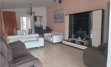 VENDO o ALQUILO CASA EN BRISAS DEL GOLF ESQUINA