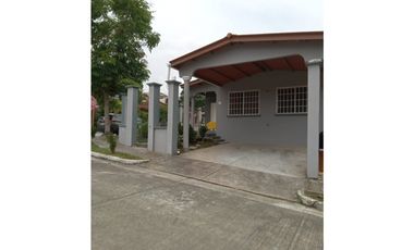 VENDO o ALQUILO CASA EN BRISAS DEL GOLF ESQUINA