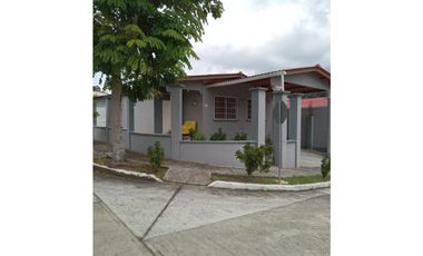 VENDO o ALQUILO CASA EN BRISAS DEL GOLF ESQUINA