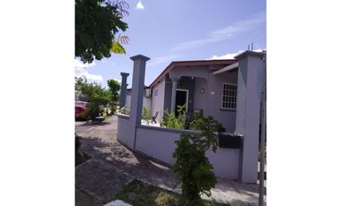 VENDO o ALQUILO CASA EN BRISAS DEL GOLF ESQUINA