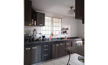 VENDO o ALQUILO CASA EN BRISAS DEL GOLF ESQUINA