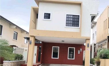 Casa en venta en Panamá Norte - Ph Vistas del Lago (YM)