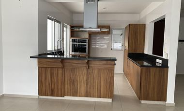 CASA CON ALBERCA Y PANELES EN VENTA EN PUNTA TIBURON