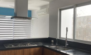 CASA CON ALBERCA Y PANELES EN VENTA EN PUNTA TIBURON