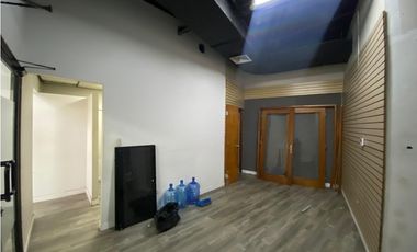 LOCAL / OBARRIO / EDIFICIO CENTRAL / 157 M2 / 4 PARKING / VACIO