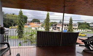 VENTA CASA CON ESTRUCTURA MULTIFAMILIAR EN PARQUE LEFEVRE EV