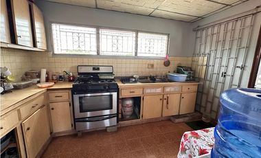 VENTA CASA CON ESTRUCTURA MULTIFAMILIAR EN PARQUE LEFEVRE EV